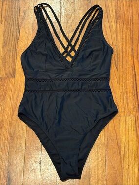 Crisscross V-Neck One-Piece Swimsuit in Black L